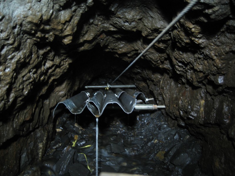 IMG_4463.JPG - At the second dig. These are the motorway crash barriers that have been jacked into the fall.