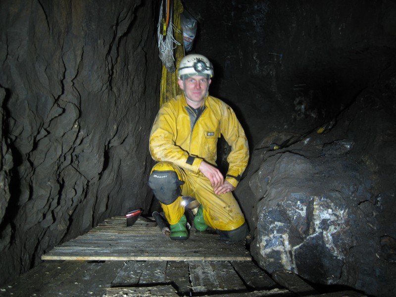 IMG_4466.JPG - Karli on top of a modern wooden platform, just like the ones the old man used.