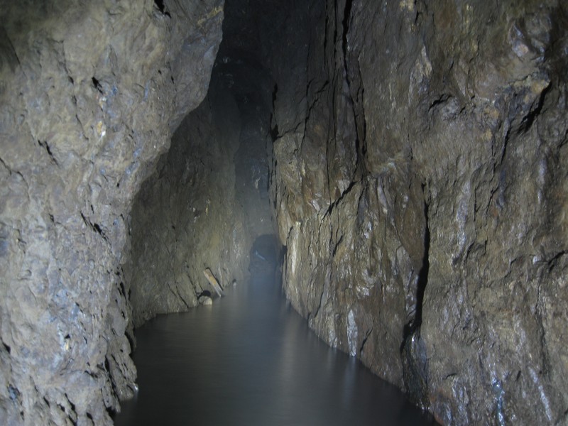IMG_4467.JPG - Looking back along the level from the second dig.