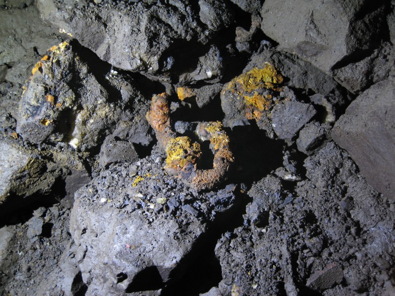 IMG_4471.JPG - A badly corroded hook.