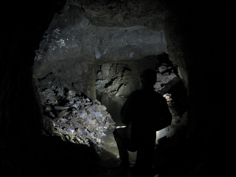 IMG_4472.JPG - Main level, near one of the back filled small flats.