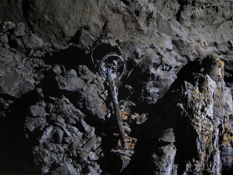 IMG_4473.JPG - Old tin, probably with grease in it.