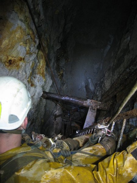 IMG_1887.jpg - Some point down the ladders on a little staging platform. In the distance the girder can be seen that supports the boulder.