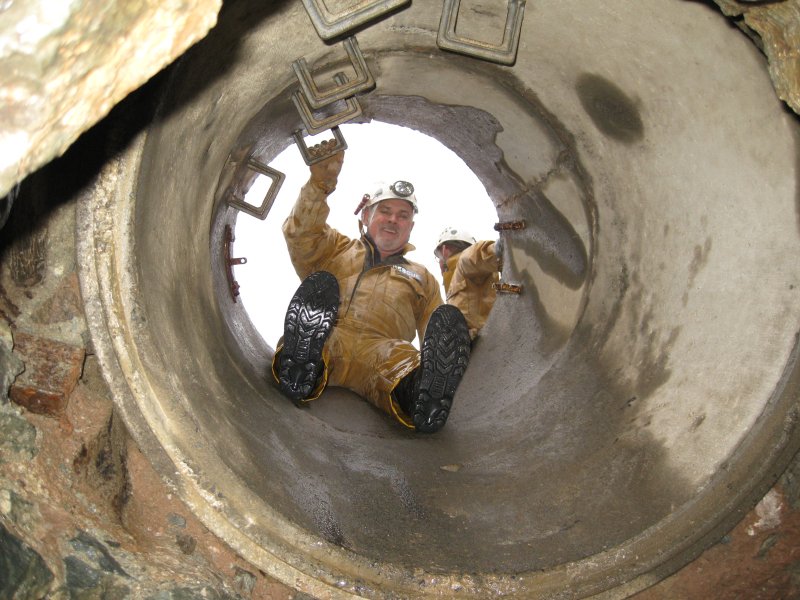 IMG_1956.jpg - Climbing out via the concrete tubes.