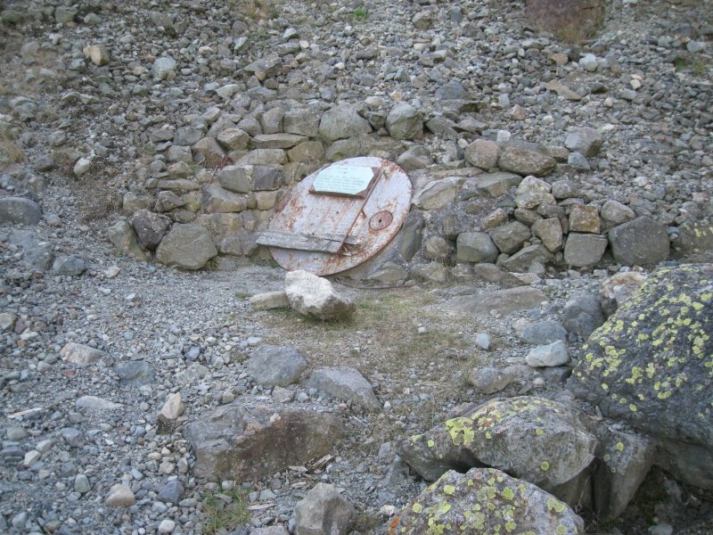 lucytongue_door1.jpg - The portal to the Lucy Tongue Level.