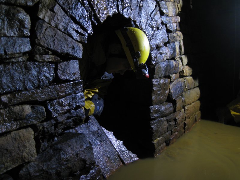 IMG_2032.jpg - Getting into the level, over the dam.