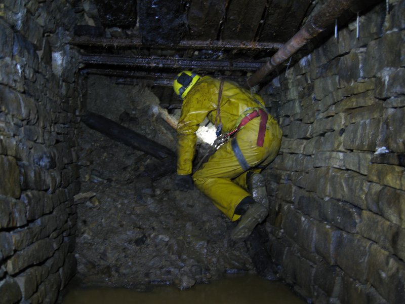 IMG_2041.jpg - The fall on the portal end of the level.