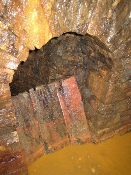 IMG_2055.jpg - The dam to the sump, made with wood from the door?