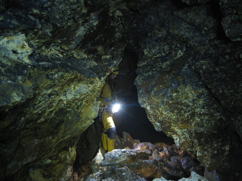 Img_3711.jpg - The rock arch, and the fractured piece on the right.