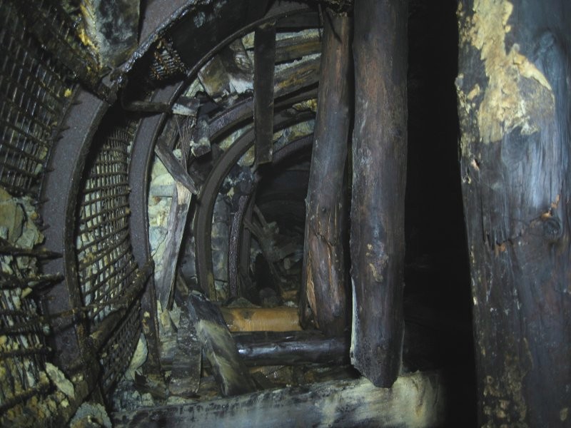 Img_3742.jpg - Start of the second incline, cracked wooden pillars, this is looking up the incline.