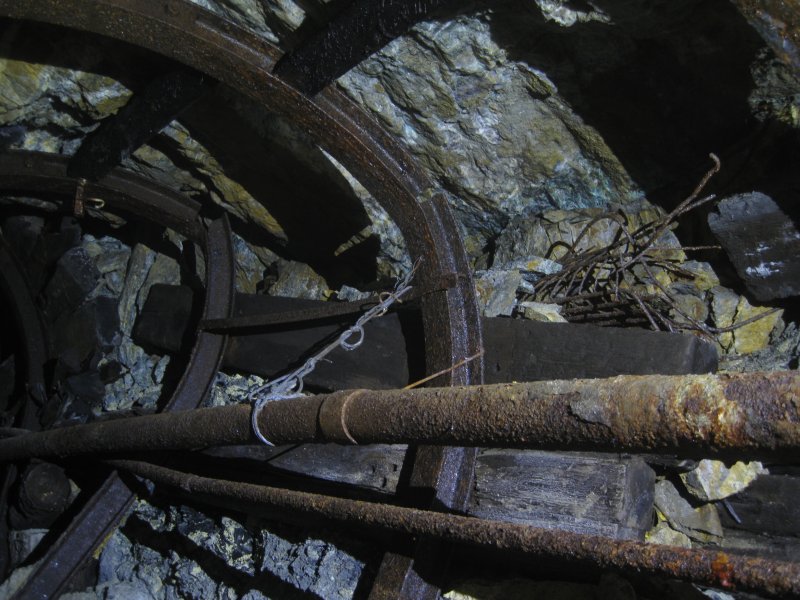 Img_3743.jpg - The top of the second incline, cracked steel arches.