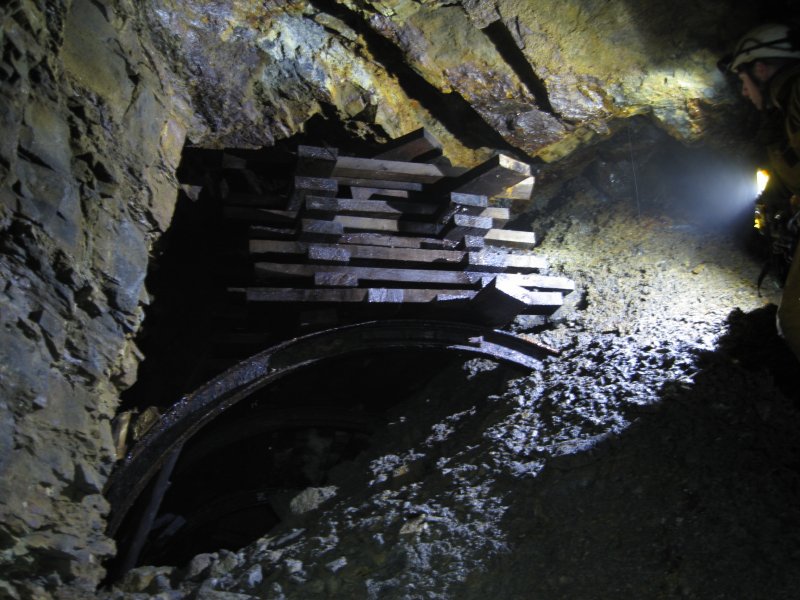 IMG_2111.jpg - Timber support over arching.