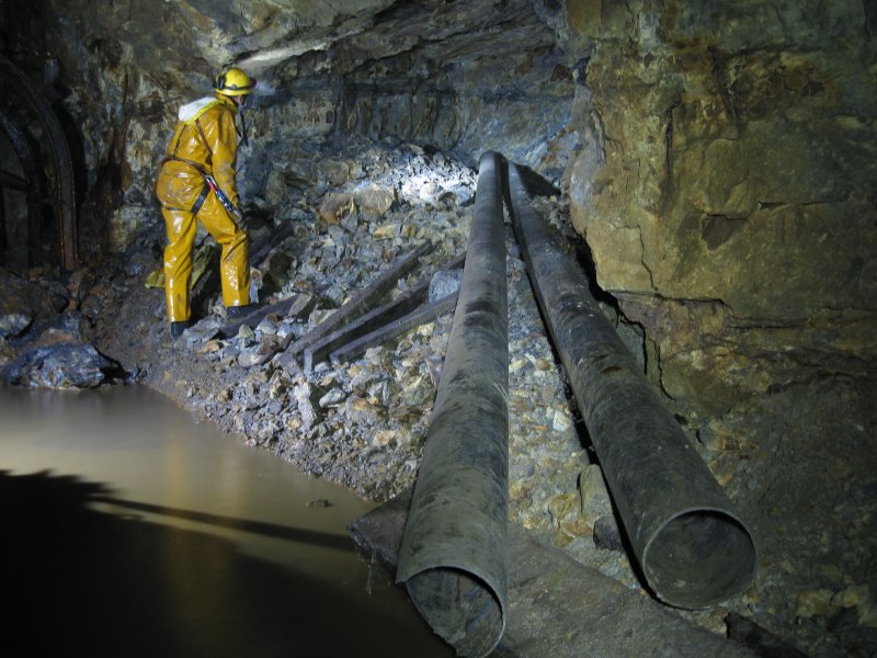 IMG_2117.jpg - Some rather long tubes.