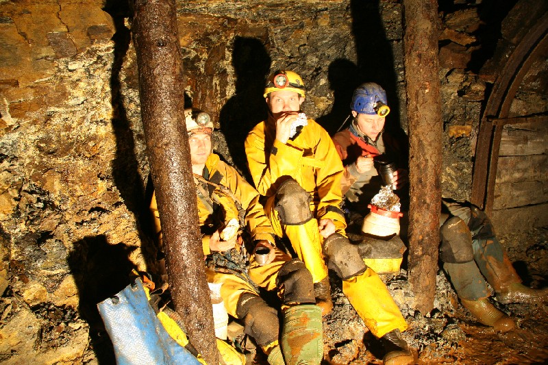 IMG_2494.jpg - Lunch on the shale. For those of you interested, Lunch Shots Volume 6 (Underground Feasts) - is available at all good mine literature retailers.