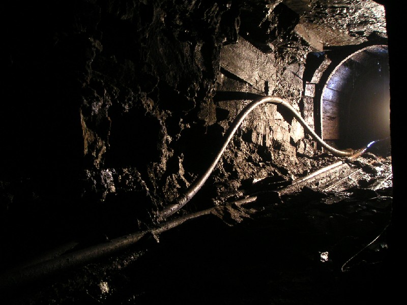 PICT6205.JPG - Whilst having lunch the light on the pipe caught my eye and I thought it would look interesting. Halogen lighting.