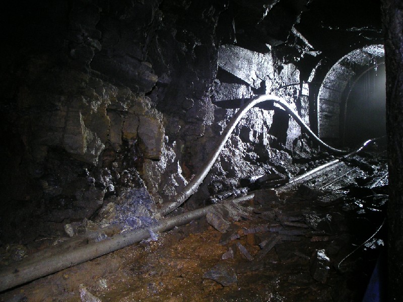 PICT6207.jpg - Whilst having lunch the light on the pipe caught my eye and I thought it would look interesting. LED lighting.