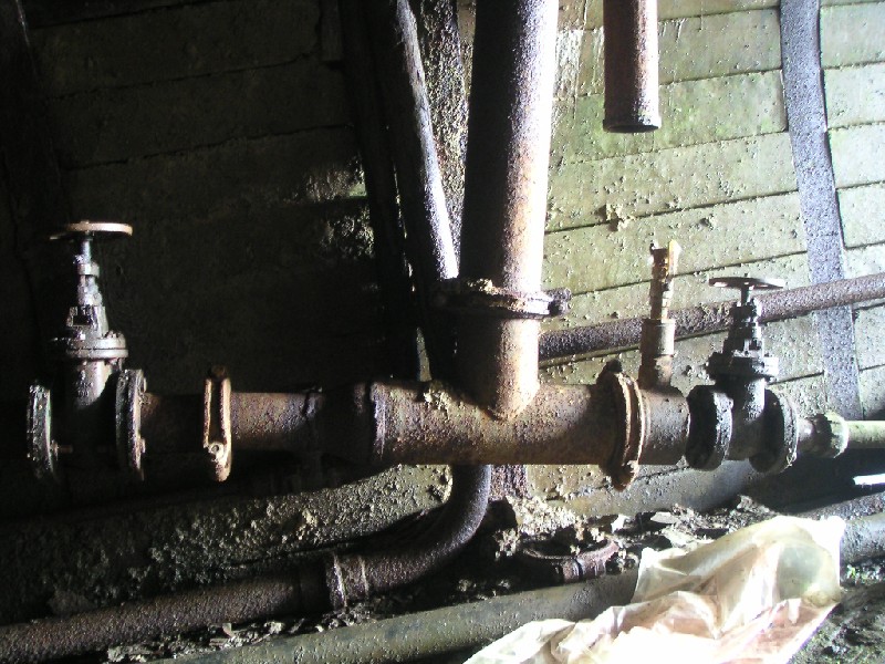 PICT6209.jpg - Valves near the adit.