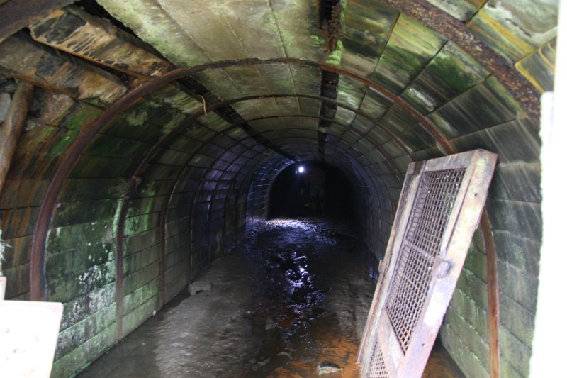 IMG_2477.jpg - Inside the Rake Level. Photo by Pete.