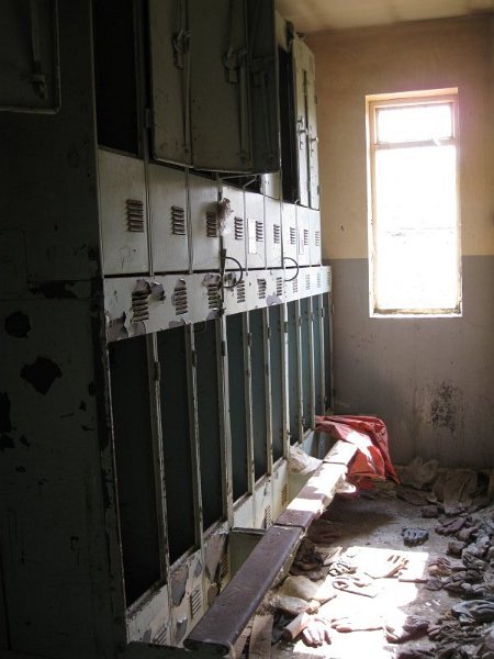 Img_3768.jpg - Locker room.