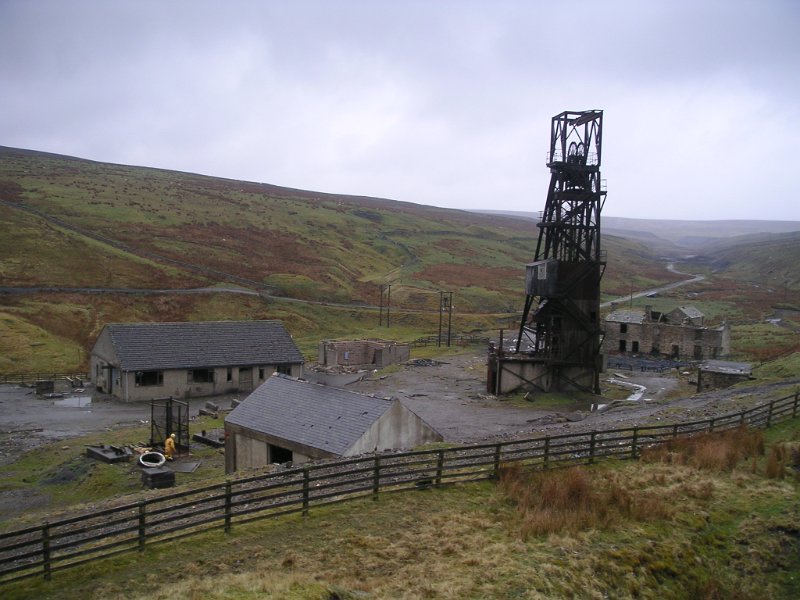 PICT6163.jpg - Looking into the mine site.