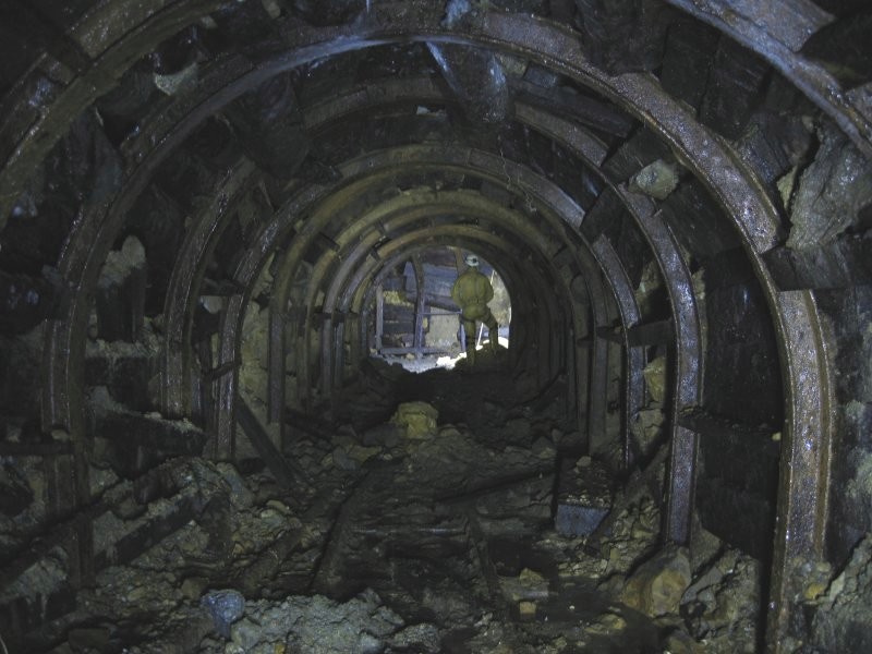 IMG_1619.jpg - The tee junction, which leads to the two parallel stopes.