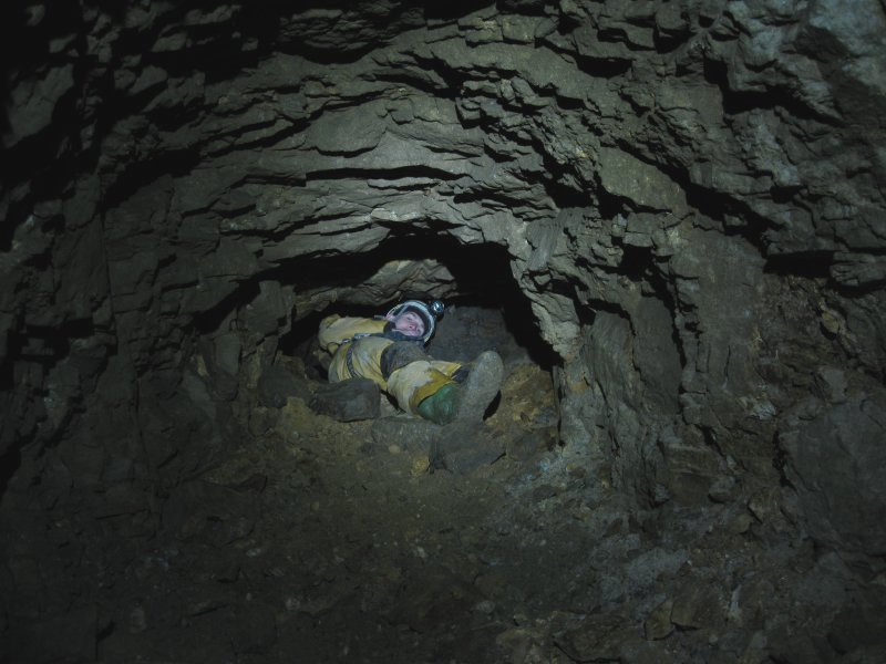 IMG_1637.jpg - The connecting crosscut between the stopes.