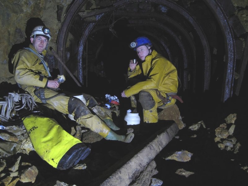 IMG_1638.jpg - Lunch, by the stope entrance.