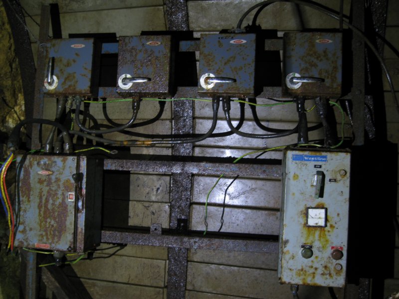 IMG_1654.jpg - Switch gear for the winder.