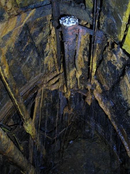 IMG_1662.jpg - Hydraulic fitting in along decline at the fall.