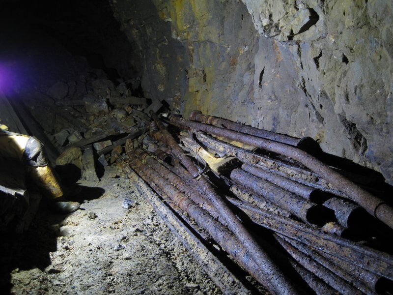 IMG_1674.jpg - Air pipes along the blind passage.