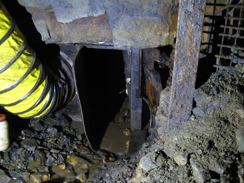 IMG_1716.jpg - The air door to the laddered shaft.