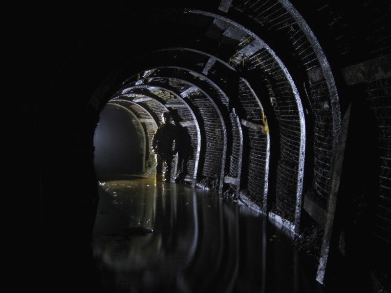 IMG_1727.jpg - Arching along the dogleg junction passage.