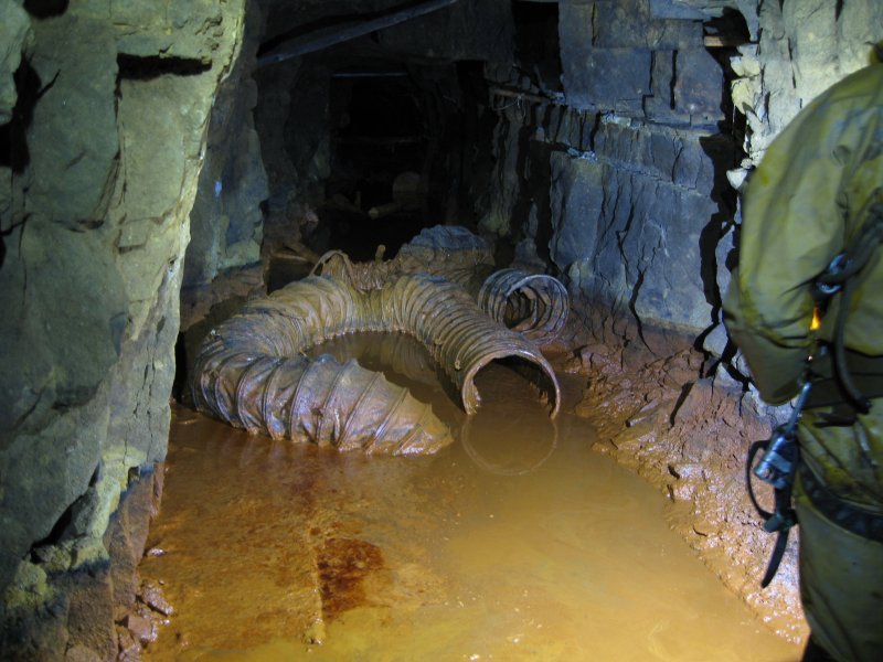 IMG_1732.jpg - Discarded ventilation trunking, at the start of the blind drive.