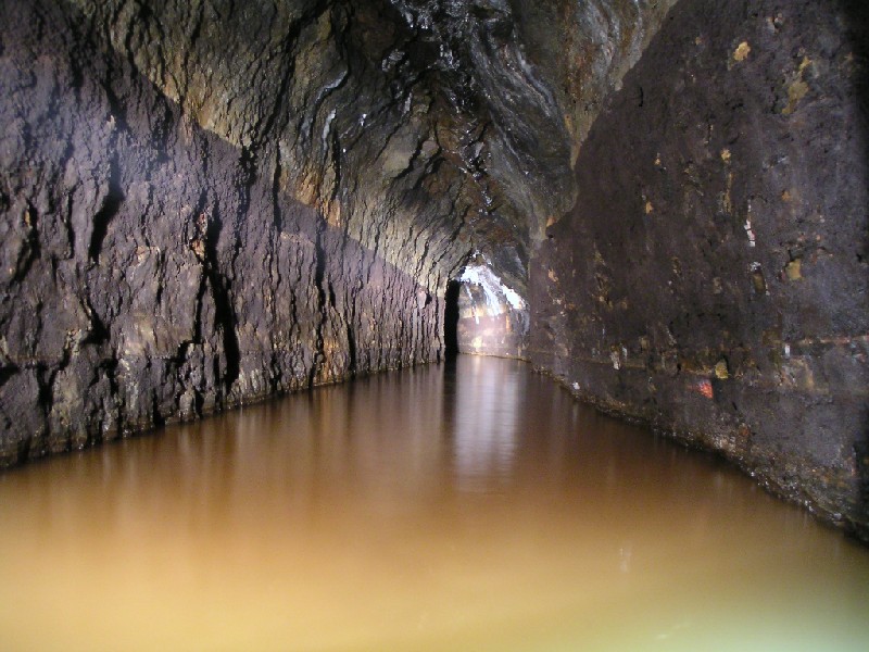 ghgl_deepwater1.jpg - The deep bloody cold water, with the high water mark.