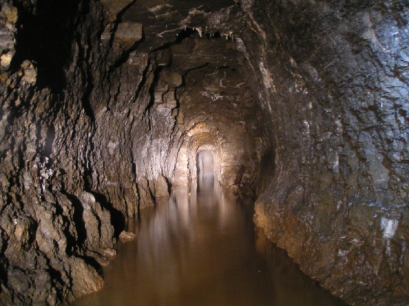 ghgl_entrancepassage.jpg - The entrance passage way, coming in and out of lined level.