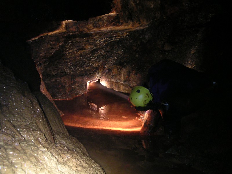 ghgl_orchepool2.jpg - Illuminating the small air space in the passage with a nice reflection in the pool.