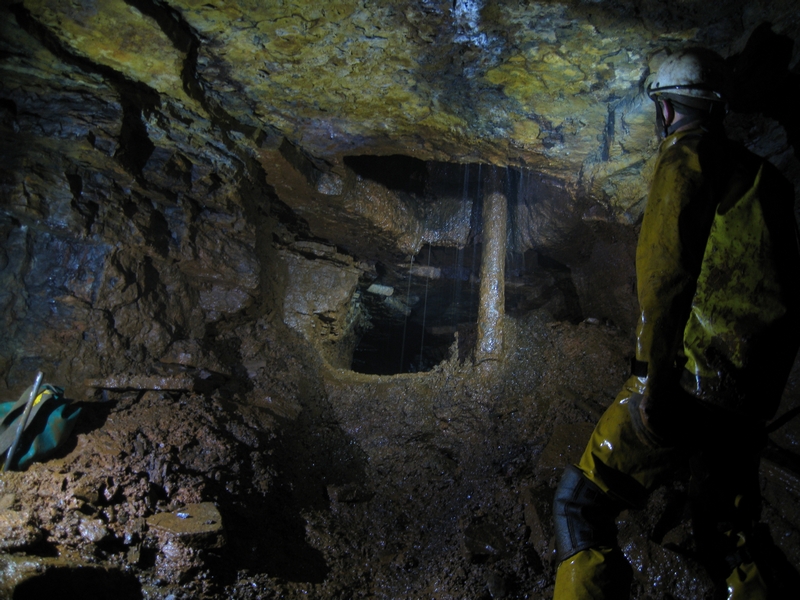 IMG_5714.JPG - The cleared up bottom of Jacobs Shaft, you can smell fresh air you know.