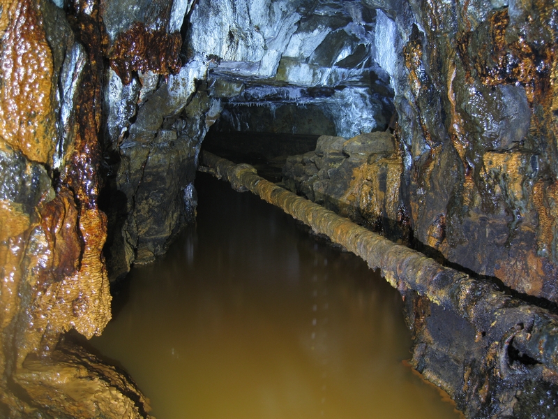 IMG_5727.JPG - Looking out into the horse level from the stope, this is outbye.