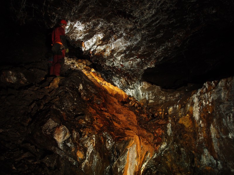 P2053273.JPG - The far end of the stope, large calcite flow from the ledge.
