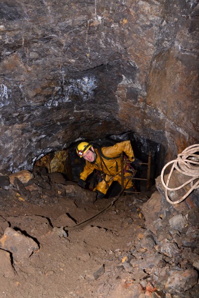 DSC_0842.JPG - Pete getting of into the stope. Photo by Karli.