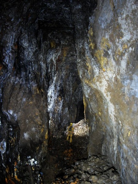 22_ghl_stopeview_pete2.jpg - Looking down the stope.