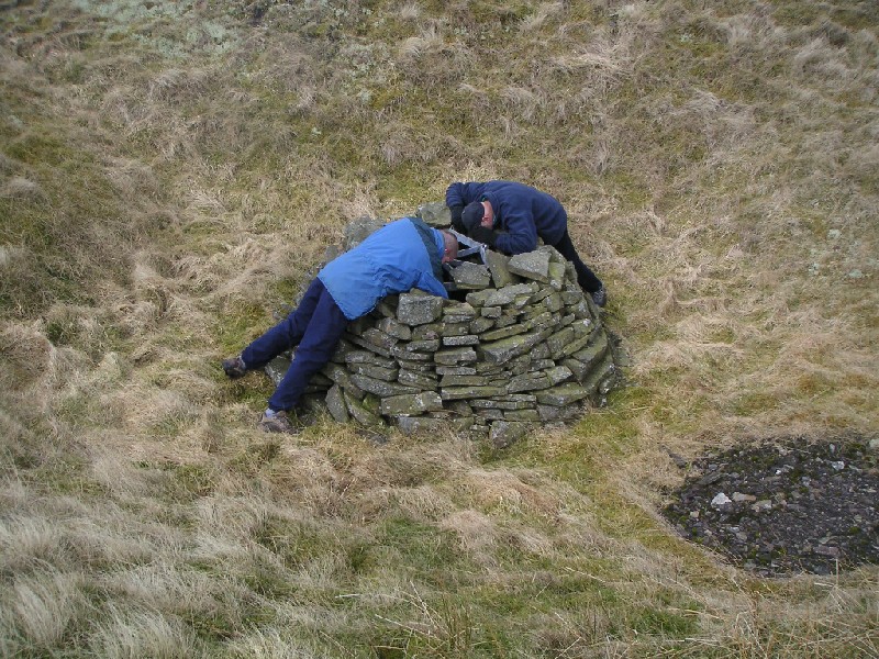 gudham_gill_deepshaft.jpg - At bit higher up from the Firestone Level this rather deep bell pit has a capped shaft which was rather on the deep side. It took about 6 seconds for a stone to hit the bottom.