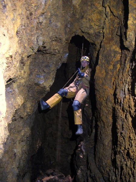 33_oms_bottom_pete.jpg - Old Man's Workings Shaft: Pete, coming in to land.