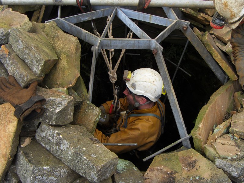 50_ds_descent1.jpg - Deep Shaft: System check, Duracell Bunny has been prepped and is ready to go.