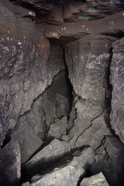 DSC_0551.JPG - Passage way in the caverns. Photo by Karli.