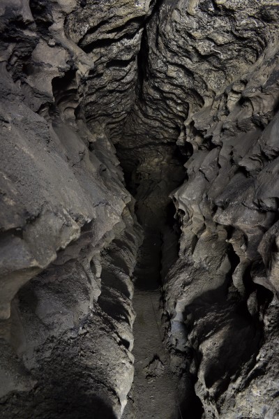 DSC_0560.JPG - Passage way in the caverns. Photo by Karli.