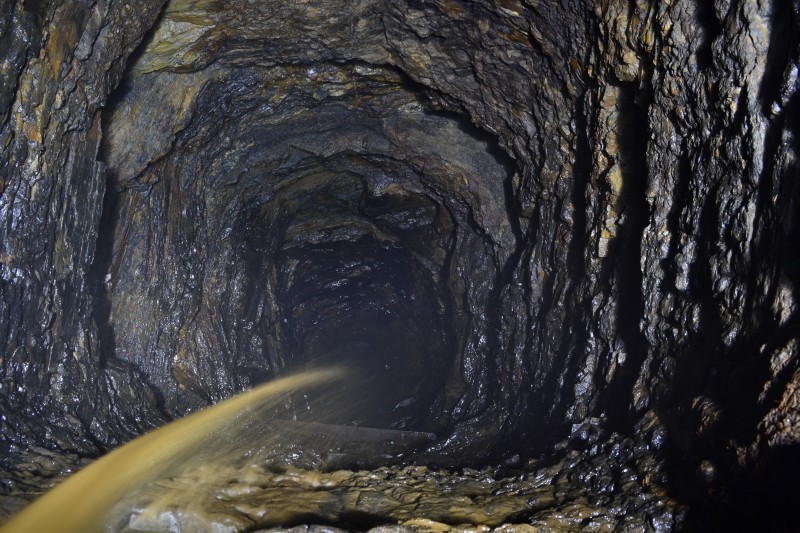 DSC_0593.JPG - Looking down the sump to the Four Fathom Limestone. Photo by Karli.