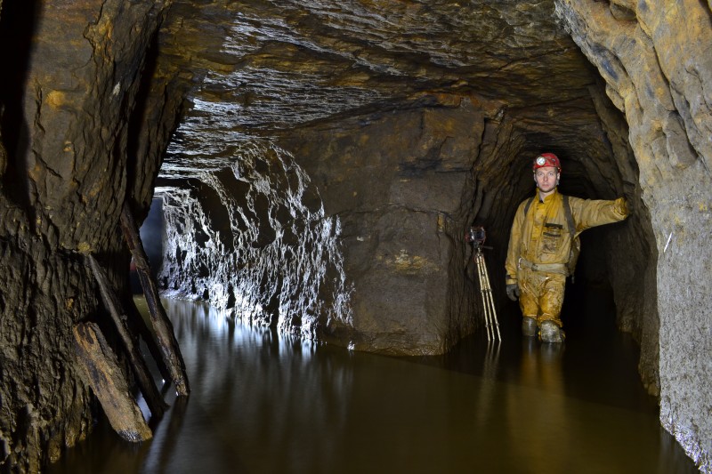 DSC_0599.JPG - Junction with the crosscut to the main workings. Photo by Karli.