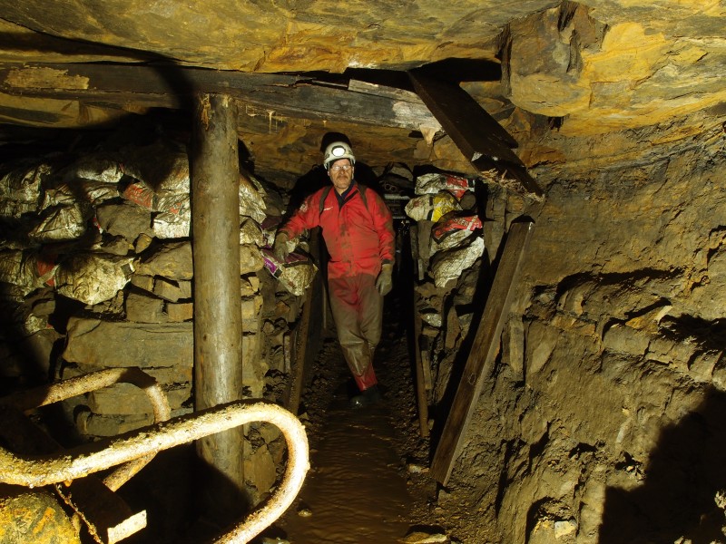 PC011884.JPG - Junction with the East Waggon Way Level (to the left) and straight on, crosscut to the Sun Vein.