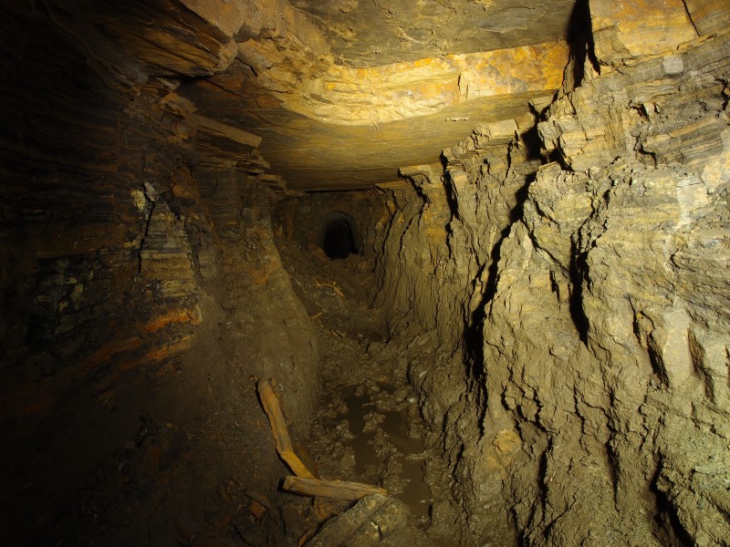 PC011936.JPG - Level on the crosscut to the main workings, before the first fall.